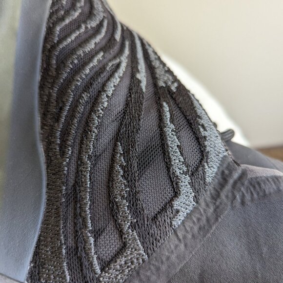 Adidas Yeezy Quantum in Onyx - Picture 8 of 11
